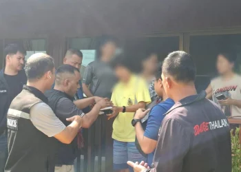 ศูนย์ต่อต้านการฉ้อโกงออนไลน์ (ACSC) ช่วยเหลือเหยื่อวัยเกษียณแบบเรียลทาม หลังถูกแก๊งคอลเซ็นเตอร์โทรหาอ้างเป็นเจ้าหน้าที่กรมสรรพสามิต ก่อนลวงติดตั้งแอปรีโมท ดูดเงินกว่า1.5 ล้านบาท