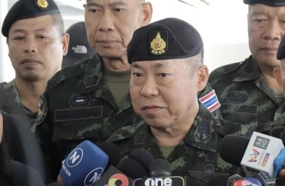 เสธ.ทบ.เผยเป็นไปตามคาดสถานการณ์วันนี้หนัก หลัง “กัมพูชา” สร้างภาพถูกกระทำ ย้ำ “กองทัพ“ เดินหน้าลิดรอนกำลังรบฝ่ายกัมพูชาให้หมดสภาพ 1 เสธ.ทบ.เผยเป็นไปตามคาดสถานการณ์วันนี้หนัก หลัง “กัมพูชา” สร้างภาพถูกกระทำ ย้ำ “กองทัพ“ เดินหน้าลิดรอนกำลังรบฝ่ายกัมพูชาให้หมดสภาพ