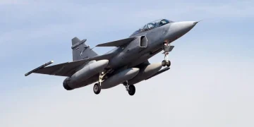 มาแล้ว! Gripen ไข่เต็มท้อง หย่อนลงเป้าหมายทางทหารในกัมพูชา