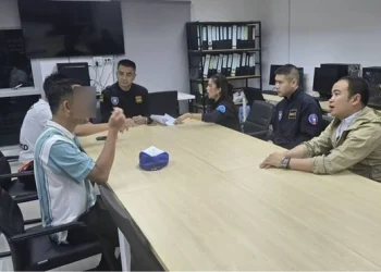 รวบคาสนามราชมังคลากีฬาสถาน 2 หนุ่มแฝงตัวเป็นกองเชียร์บอลซีเกมส์ โปรโมทเว็บพนัน