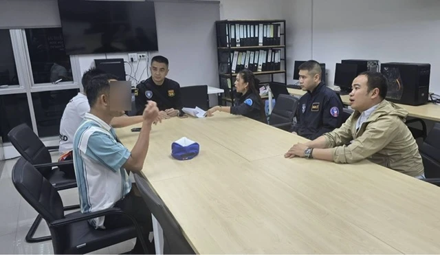 รวบคาสนามราชมังคลากีฬาสถาน 2 หนุ่มแฝงตัวเป็นกองเชียร์บอลซีเกมส์ โปรโมทเว็บพนัน 1 รวบคาสนามราชมังคลากีฬาสถาน 2 หนุ่มแฝงตัวเป็นกองเชียร์บอลซีเกมส์ โปรโมทเว็บพนัน