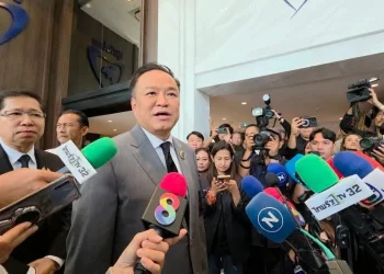 นายกฯ ถก สมช.จ่อสกัดยุทธภัณฑ์เข้าเขมร เมินแจงนานาชาติเหตุภาพชัดยิงจรวดเป็นซีรีย์ เฟี้ยวฟ้าวชัดเจน