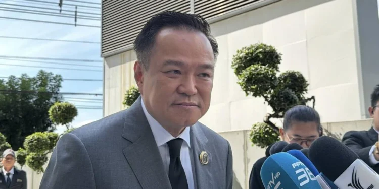 นายกฯ เรียกเลขา สมช.ถกด่วนสถานการณ์ชายแดน ปมสายลับเขมร-ยึดขีปนาวุธสัญชาติจีน เมินโดนติงเปิดตัวผู้สมัคร สส.ไม่เหมาะสถานการณ์