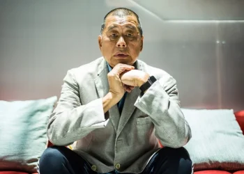 ศาลฮ่องกงตัดสิน ‘จิมมี ไหล่’ เจ้าพ่อสื่อประชาธิปไตย มีความผิดฐานสมคบคิดต่างชาติ เสี่ยงนอนคุกตลอดชีวิต