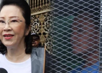 “เจ๊แดง” เยี่ยม “ทักษิณ” เผยร้องเพลงโชว์ ส่วนลูกชายลงแคนดิเดตนายกฯ เจ้าตัวตัดสินใจเอง