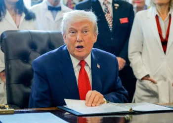 วิจารณ์แซด! ‘ทรัมป์’ เรียกทูตสหรัฐฯ เกือบ 30 คนกลับประเทศ คาดตั้งพวกตัวเองเสียบแทนเพื่อชูนโยบาย ‘อเมริกาต้องมาก่อน’