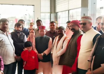 हिमांचल के राज्यपाल शिव प्रताप शुक्ला ने परिवार के साथ किया रामलला का दर्शन