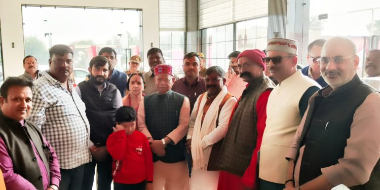 हिमांचल के राज्यपाल शिव प्रताप शुक्ला ने परिवार के साथ किया रामलला का दर्शन