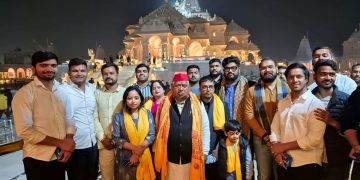 ध्वजारोहण में न बुलाये जाने से नाराज सपा सांसद अवधेश प्रसाद ने सपरिवार किया रामलला का दर्शन