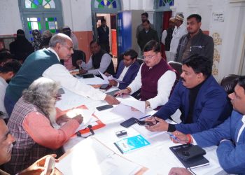 पार्कों के रखरखाव पर विशेष ध्यान दें निगम कर्मी: महापौर