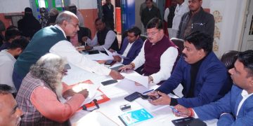 पार्कों के रखरखाव पर विशेष ध्यान दें निगम कर्मी: महापौर