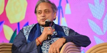 वीर सावरकर के नाम वाला पुरुस्कार नही लेंगे शशि थरूर