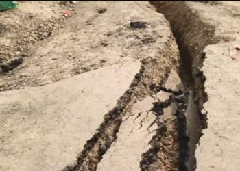 14 कोसी परिक्रमा मार्ग धंसा सीवर निर्माण की लापरवाही?