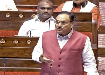 सदन के सामने सोनिया गाँधी माँगें माफी: ‘मोदी तेरी कब्र खुदेगी’ का नारा लगने से भाजपा भड़की