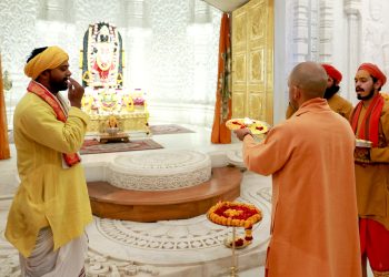 मुख्यमंत्री योगी आदित्यनाथ ने रामलला के श्रीचरणों में झुकाया शीश, हनुमानगढ़ी में भी लगाई हाजिरी