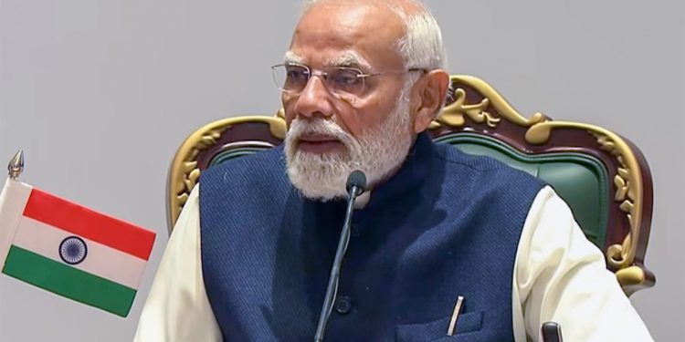 पीएम मोदी ने मथुरा हादसे पर जताया दु:ख, आर्थिक मदद का किया ऐलान 1 पीएम मोदी ने मथुरा हादसे पर जताया दु:ख, आर्थिक मदद का किया ऐलान