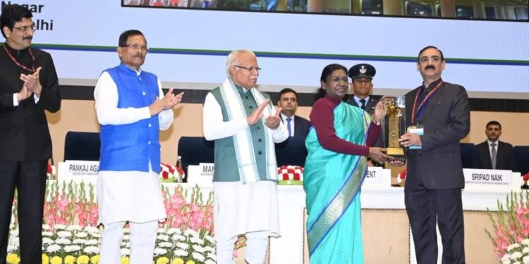 दिल्ली मेट्रो ने रचा इतिहास, ईस्ट विनोदनगर स्टेशन को मिला खास पुरस्कार