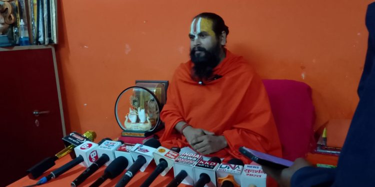 स्वामी महेश योगी को जानका खतरा आरोपियों के खिलाफ थाना राम जन्मभूमि में नामजद एफआईआर दर्ज