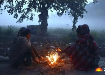 भीषण ठंड की चपेट में उत्तर भारत; दिल्ली में सैकड़ों उड़ानें रद्द; पहाड़ों पर बर्फबारी के आसार