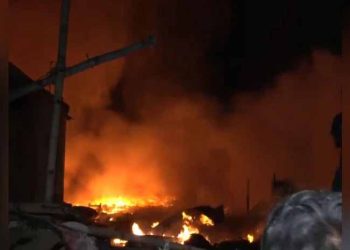 Massive fire breaks out in 12-storey building in Dhaka market, 42 rescued