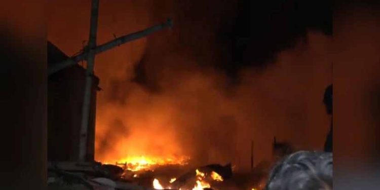 Massive fire breaks out in 12-storey building in Dhaka market, 42 rescued