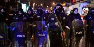 Istanbul police detains over hundred Islamic State suspects planning attacks on Christmas, New Year celebrations