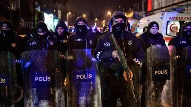 Istanbul police detains over hundred Islamic State suspects planning attacks on Christmas, New Year celebrations 1 Istanbul police detains over hundred Islamic State suspects planning attacks on Christmas, New Year celebrations