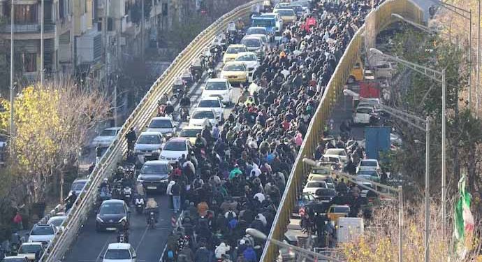 Protests erupt in Iran as currency hits record low, central bank chief quits 1 Protests erupt in Iran as currency hits record low, central bank chief quits