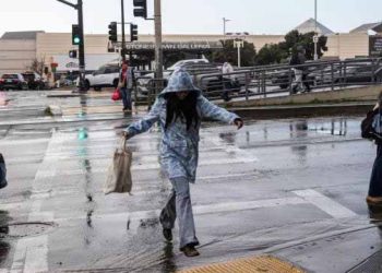 Winter weather in US Northeast leads to thousands of flight delays, cancellations