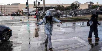 Winter weather in US Northeast leads to thousands of flight delays, cancellations