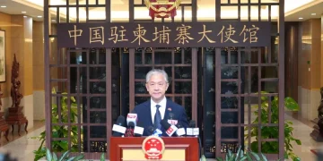 ทูตจีนในกัมพูชาถกรองนายกฯและรัฐมนตรีกัมพูชา หลังสื่อจีนจัดหนักขุดคุ้ยเหตุสาวจีนเร่ร่อนในสีหนุวิลล์