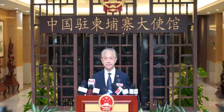ทูตจีนในกัมพูชาถกรองนายกฯและรัฐมนตรีกัมพูชา หลังสื่อจีนจัดหนักขุดคุ้ยเหตุสาวจีนเร่ร่อนในสีหนุวิลล์