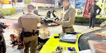 รวบคาด่าน 3 หนุ่มเวียดนามซิ่งบีเอ็ม มีท่าทีพิรุธ ค้นรถเจอปืน-ยาเสพติด รอง ผบ.ตร.ย้ำด่านจราจร ด่านแรกของความปลอดภัย