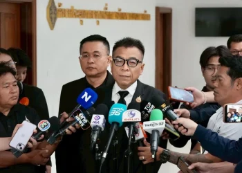 กกต.ขอเวลาตรวจสอบปม “จาตุรนต์” นำ “หมอนทองวิทยา” รณรงค์เห็นชอบจัดทำ รธน.ใหม่