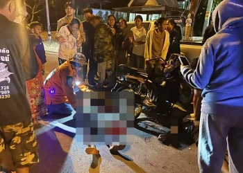 สลดรับปีใหม่! ลุงโคราชดื่มสปายฉลอง 1ขวด หวังดีขับกระบะไปส่งรุ่นน้อง พุ่งชนจยย.เยาวชน ดับ 2 ศพ