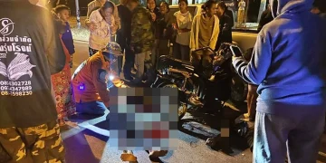 สลดรับปีใหม่! ลุงโคราชดื่มสปายฉลอง 1ขวด หวังดีขับกระบะไปส่งรุ่นน้อง พุ่งชนจยย.เยาวชน ดับ 2 ศพ