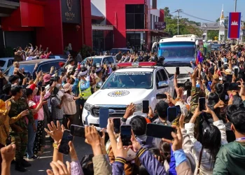 พอกัน!’ฮุน มาเนต’เคลมผลงาน!ไทยปล่อยทหารเขมร ส่วน’สม รังสี’ร้องไทยชดใช้บ้านเมืองพังยับ