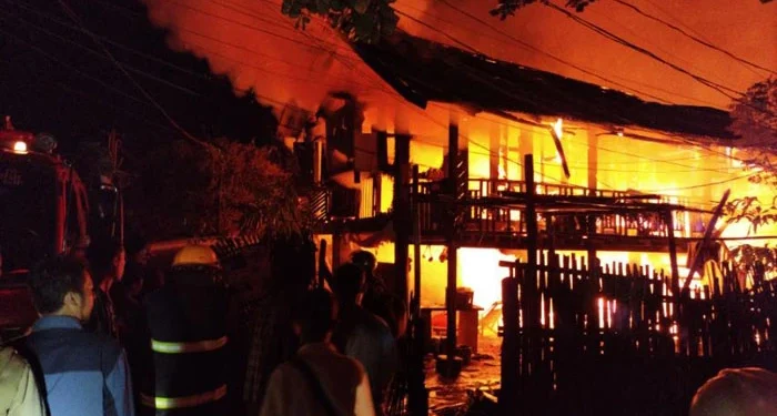 ชาวบ้านเนปิดอว์ปิ้งปลาฉลองปีใหม่ สะเก็ดไฟลามเผาเรือนกว่า 60 หลัง