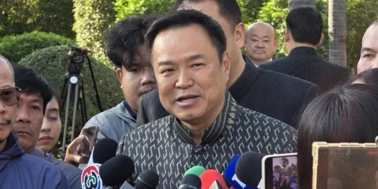 “อนุทิน” ขออย่าเพิ่งเชื่อกระแสทหารกัมพูชาตรึงชายแดน ย้ำให้ฟังข้อมูลฝ่ายความมั่นคง