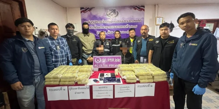 ทภ.2 โดย นบ.ยส.24- กกล.สุรนารี สกัดจับยาบ้า พื้นที่อ.เขมราฐ จับ 2 ผู้ต้องหา ยึดยาบ้ากว่า 4 แสนเม็ด