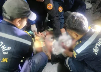 ทาสยาทรพีคลั่งแทงแม่ดับอนาถคาร้านก๋วยเตี๋ยวก่อนแทงคอตัวเองสาหัส