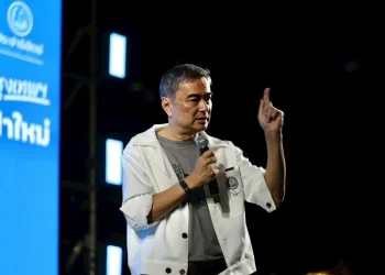 “อภิสิทธิ์” ลั่นไม่เอาทุนเทา-แตกแยก ย้ำระบอบทักษิณแหย่มือมาพร้อมงับขาด