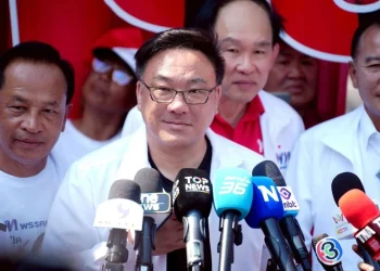 พท.ซัดรมต.เขมร แทรกแซงกิจการภายในไทยชัดเจนพูดไม่เป็นผลดีแดง-ส้ม ขออ่านเจตจำนงค์ให้ออก