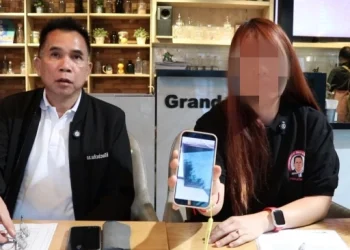 แม่ร้องสื่อออทิสติกวัย 12 ปี ถูกครูขังในตู้แหล็ก ไม่บรรทัดกรีดขา แจ้งความคดีไม่คืบ ผอ.รร.สั่งสอบแต่เรื่องเงียบ