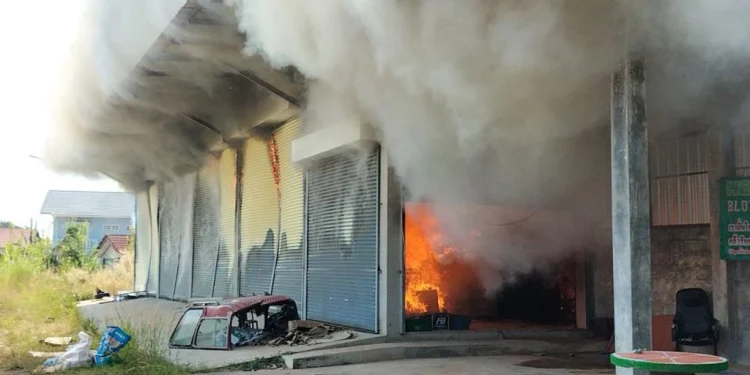 ไฟไหม้วอดโกดังเก็บคอมเพรสเซอร์ตู้แอร์รถยนต์ใน จ.ปราจีนุบรี เสียหายนับล้านบาท