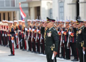 ผบ.ทบ.นำสวนสนามวันกองทัพบก เปล่งสัตย์ปฏิญาณต่อธงชัยเฉลิมพล ย้ำภารกิจชาติสำเร็จได้ด้วยพลังทหารทุกนาย