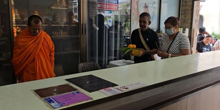 ตร.หัวหินฝากขัง “ไอ้แซม” ฆาตกรเหี้ยมฆ่าชิงทรัพย์พนักงานโรงแรม ศาลไม่ให้ประกัน ส่งเข้าเรือนจำประจวบฯ ทันที