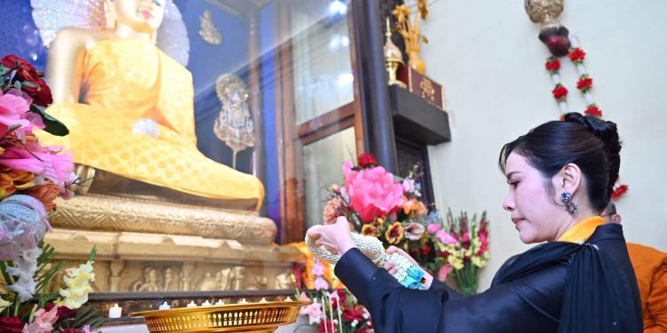 Thai Royal Noble Consort Chaokhun Phra Sineenatha Bilasakalyani visits Mahabodhi Temple in Bodh Gaya