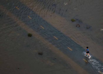 Ancient African bedrock reveals violent beginnings of life on our blue planet