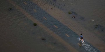 Ancient African bedrock reveals violent beginnings of life on our blue planet